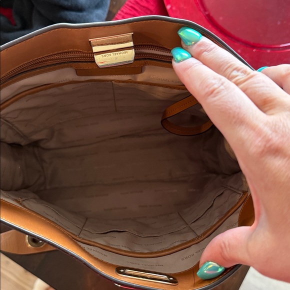 Michael Kors satchel Women's Shoulder Bag MK leather rivet crossbody purse tan - Picture 8 of 11